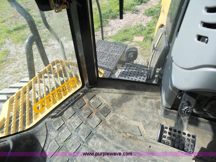 image for item L7226 2002 Challenger MT735 tractor