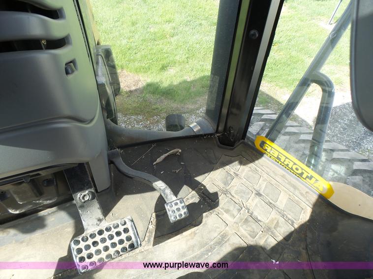 image for item L7226 2002 Challenger MT735 tractor