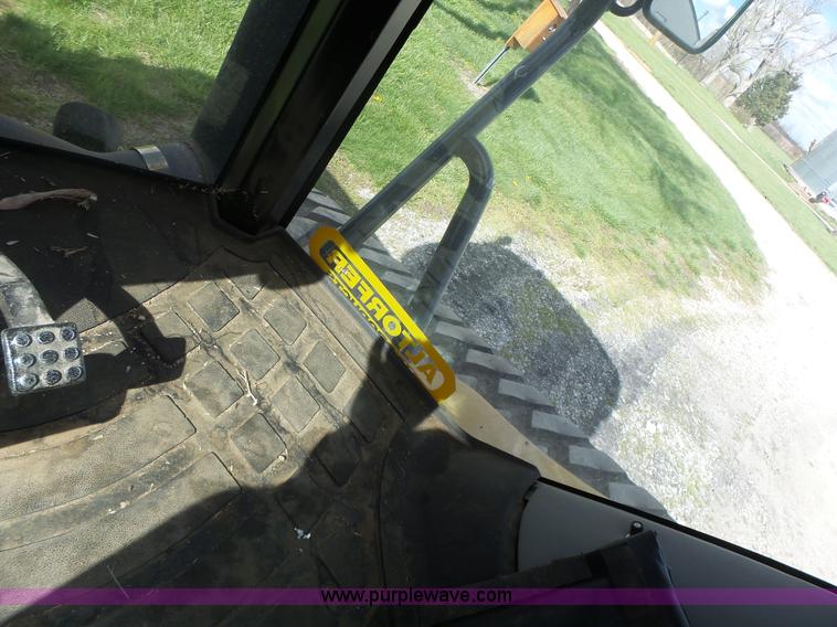 image for item L7226 2002 Challenger MT735 tractor