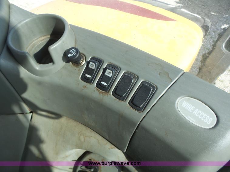 image for item L7226 2002 Challenger MT735 tractor