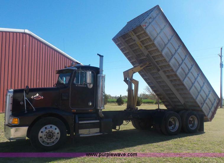 image for item L7482 1988 Peterbilt 377 grain truck