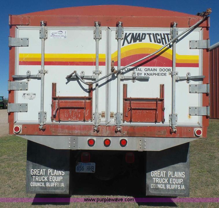 image for item L7482 1988 Peterbilt 377 grain truck