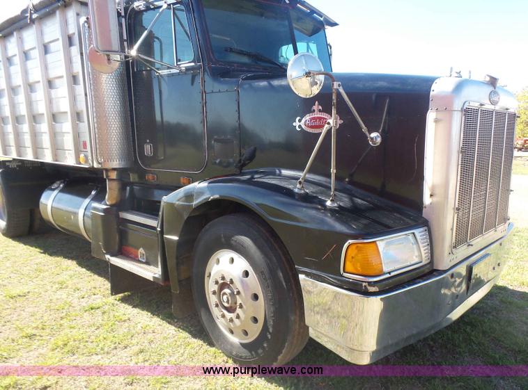 image for item L7482 1988 Peterbilt 377 grain truck