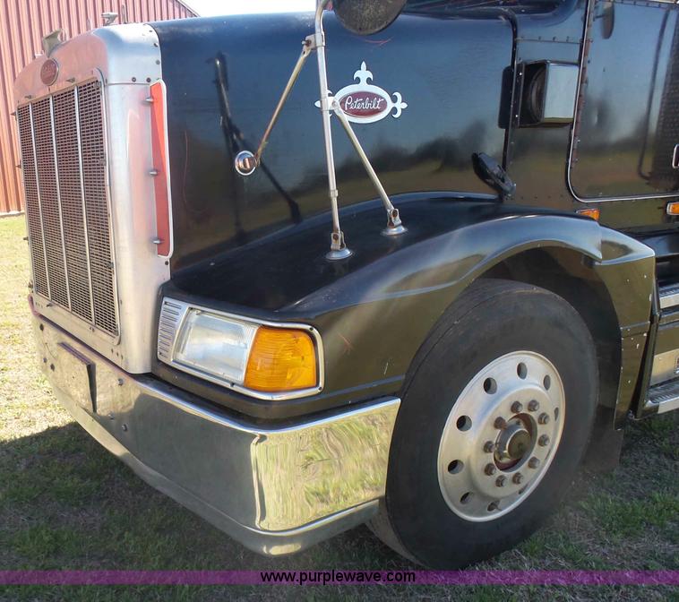 image for item L7482 1988 Peterbilt 377 grain truck