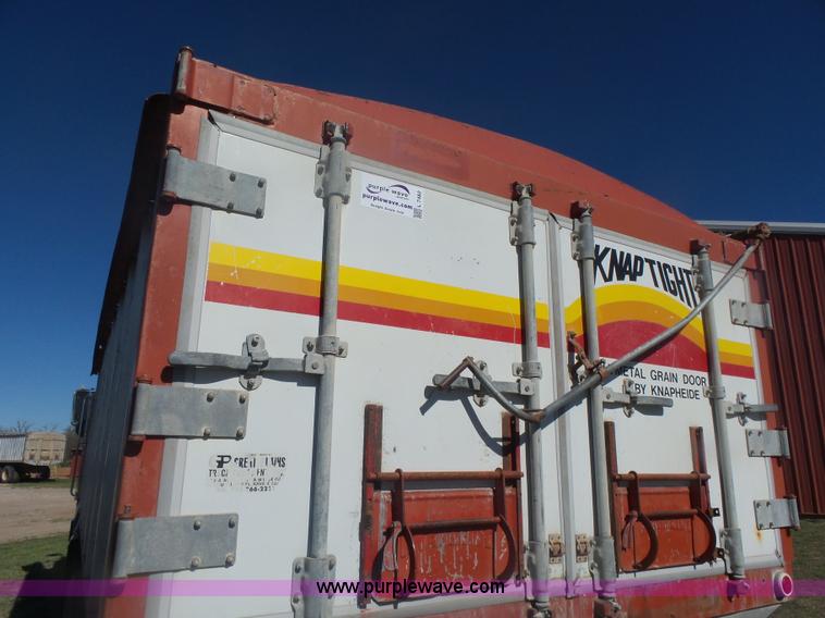 image for item L7482 1988 Peterbilt 377 grain truck