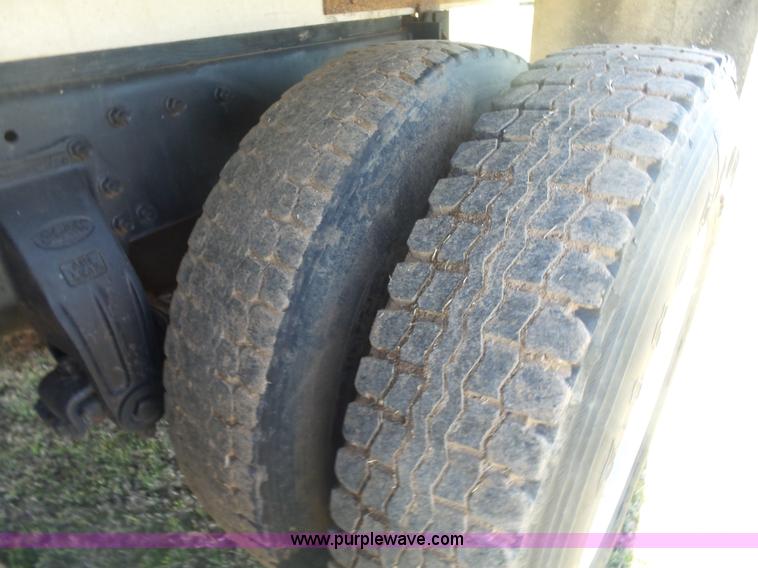 image for item L7482 1988 Peterbilt 377 grain truck