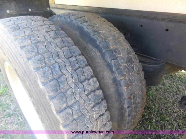 image for item L7482 1988 Peterbilt 377 grain truck