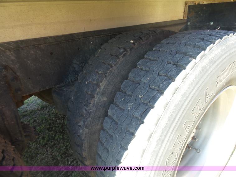 image for item L7482 1988 Peterbilt 377 grain truck