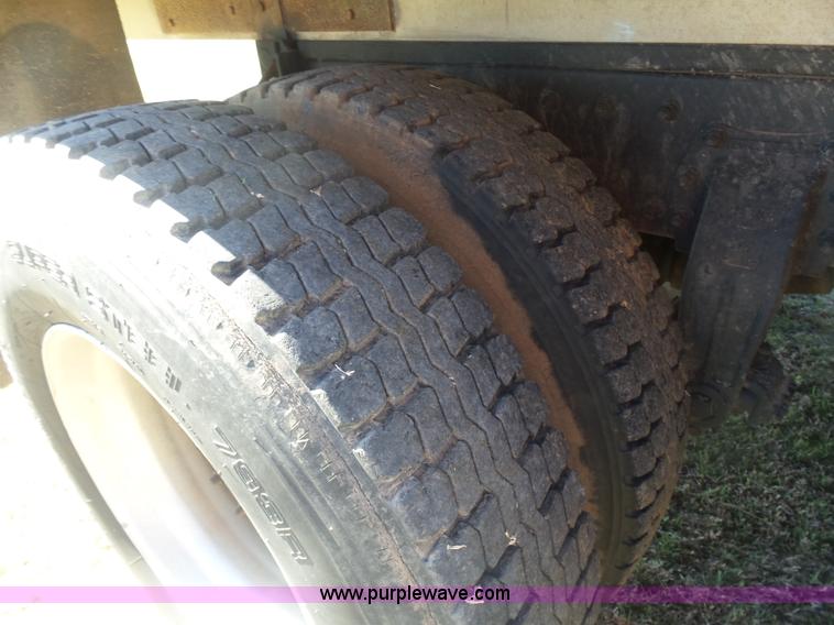 image for item L7482 1988 Peterbilt 377 grain truck