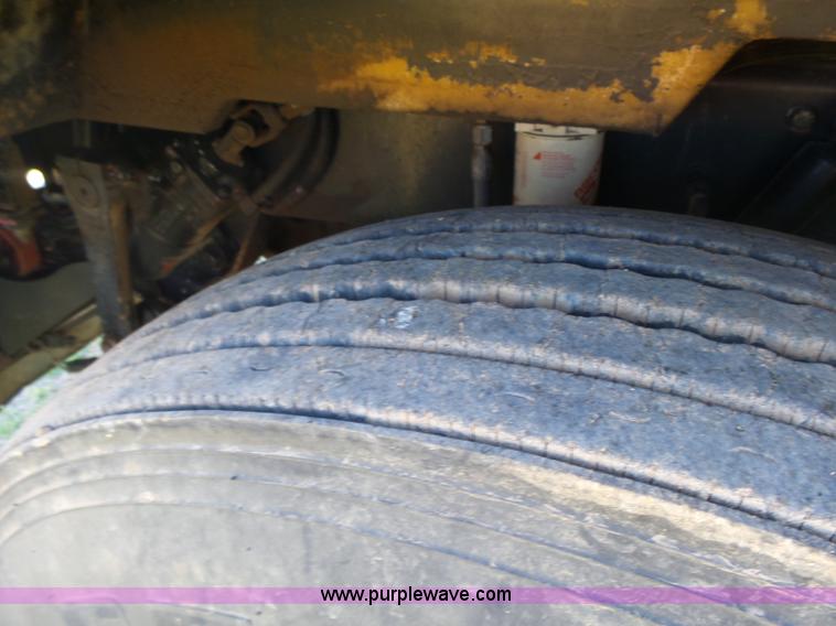 image for item L7482 1988 Peterbilt 377 grain truck