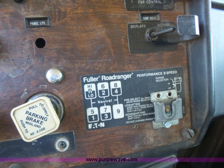 image for item L7482 1988 Peterbilt 377 grain truck