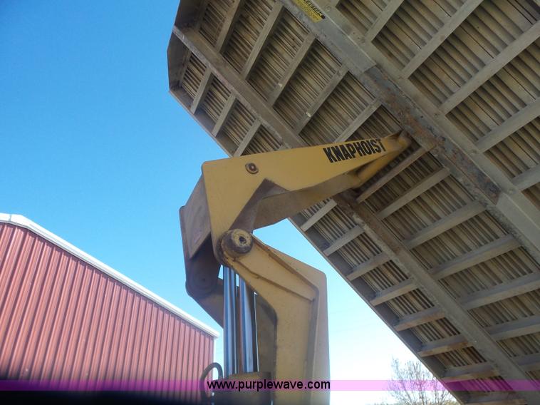 image for item L7482 1988 Peterbilt 377 grain truck