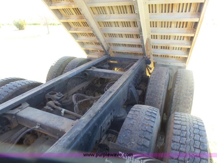 image for item L7482 1988 Peterbilt 377 grain truck