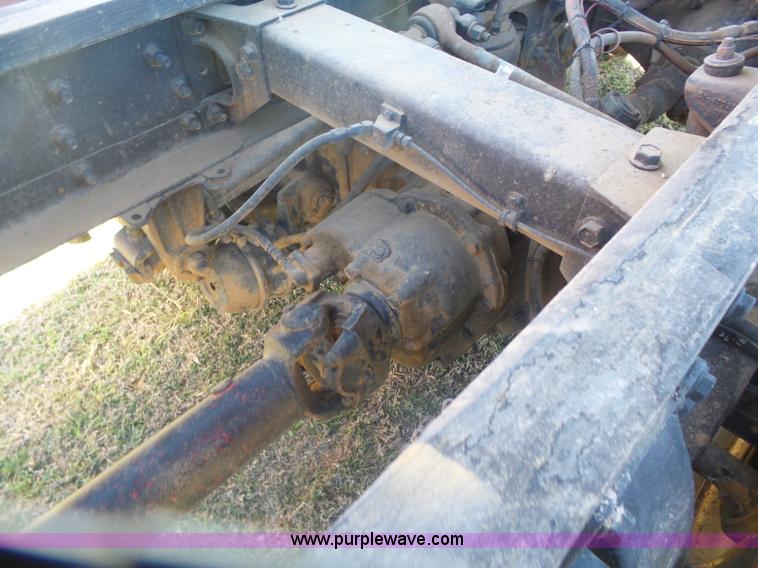 image for item L7482 1988 Peterbilt 377 grain truck