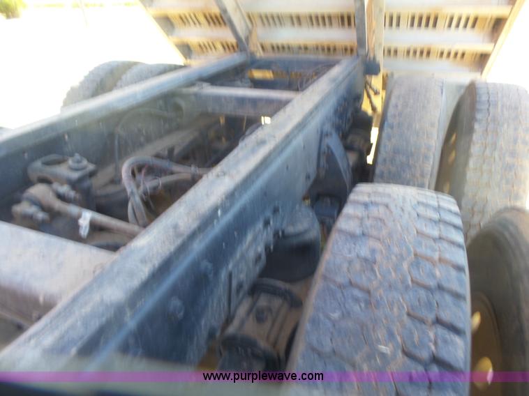 image for item L7482 1988 Peterbilt 377 grain truck