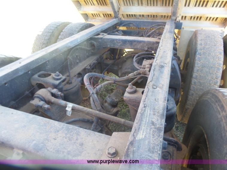 image for item L7482 1988 Peterbilt 377 grain truck