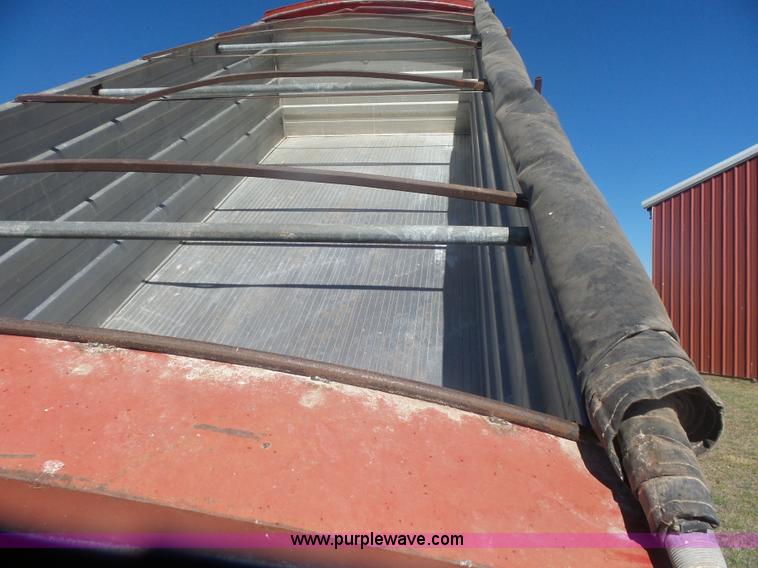 image for item L7482 1988 Peterbilt 377 grain truck