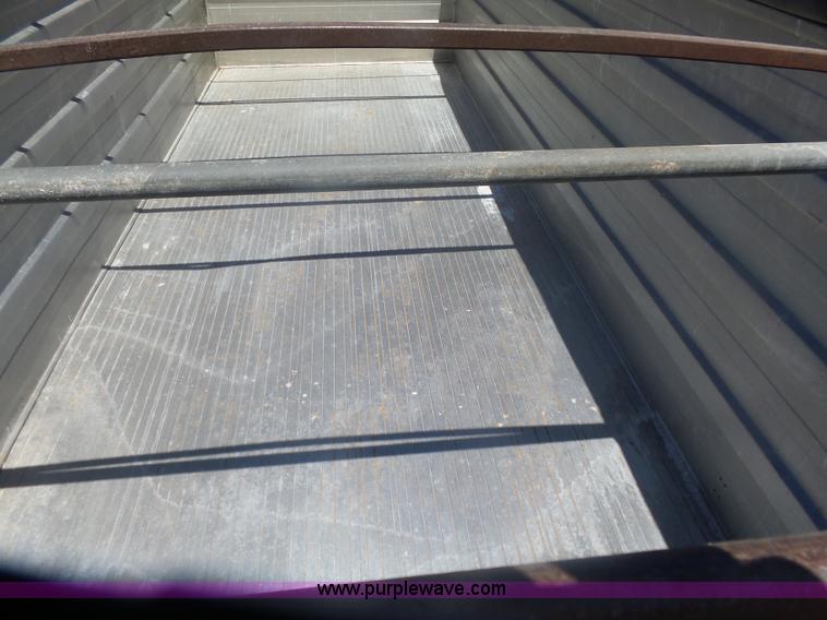 image for item L7482 1988 Peterbilt 377 grain truck