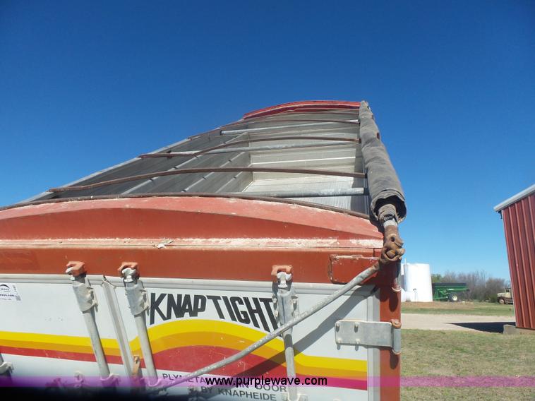 image for item L7482 1988 Peterbilt 377 grain truck