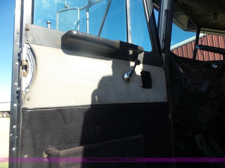 image for item L7482 1988 Peterbilt 377 grain truck