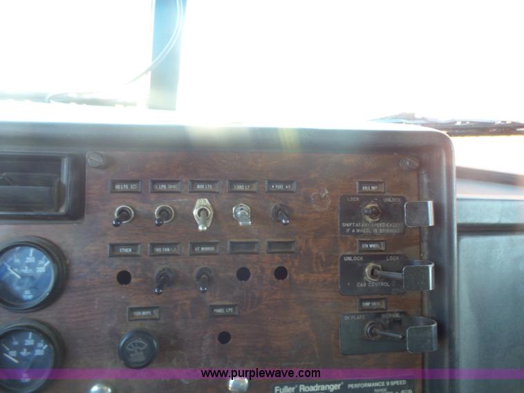 image for item L7482 1988 Peterbilt 377 grain truck