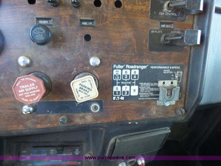 image for item L7482 1988 Peterbilt 377 grain truck