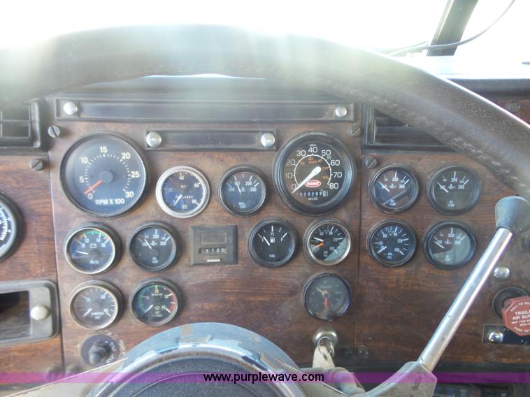 image for item L7482 1988 Peterbilt 377 grain truck