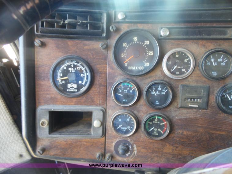 image for item L7482 1988 Peterbilt 377 grain truck