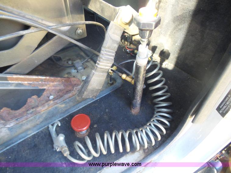 image for item L7482 1988 Peterbilt 377 grain truck