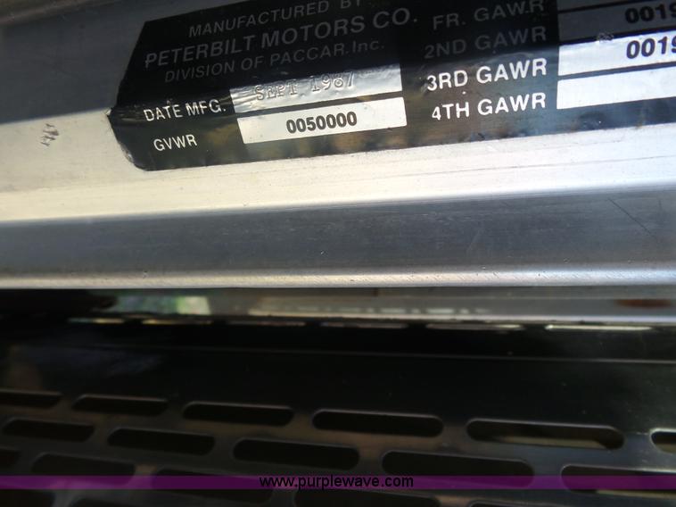 image for item L7482 1988 Peterbilt 377 grain truck