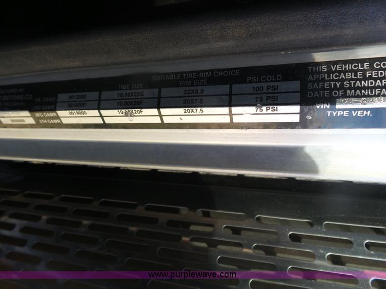 image for item L7482 1988 Peterbilt 377 grain truck