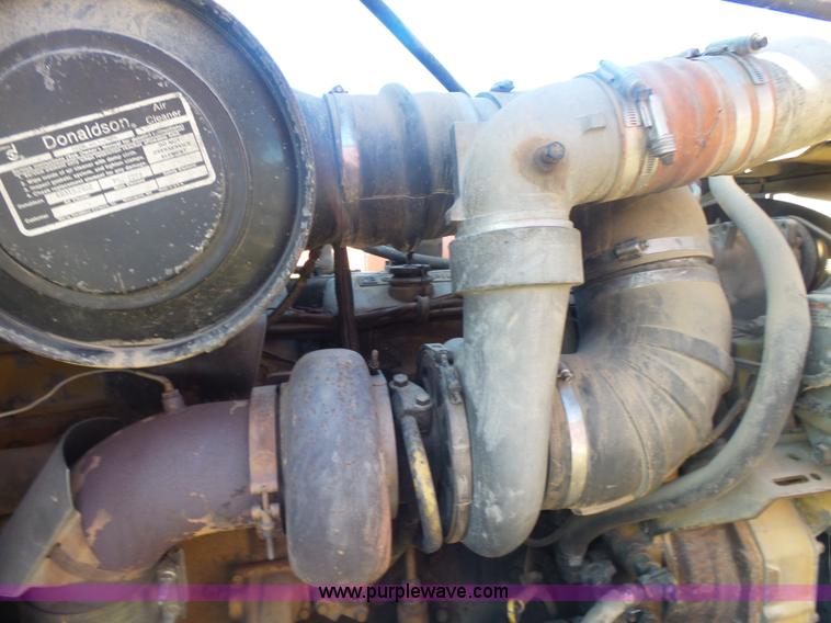 image for item L7482 1988 Peterbilt 377 grain truck