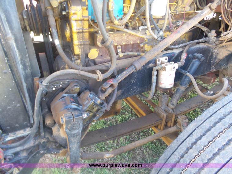 image for item L7482 1988 Peterbilt 377 grain truck