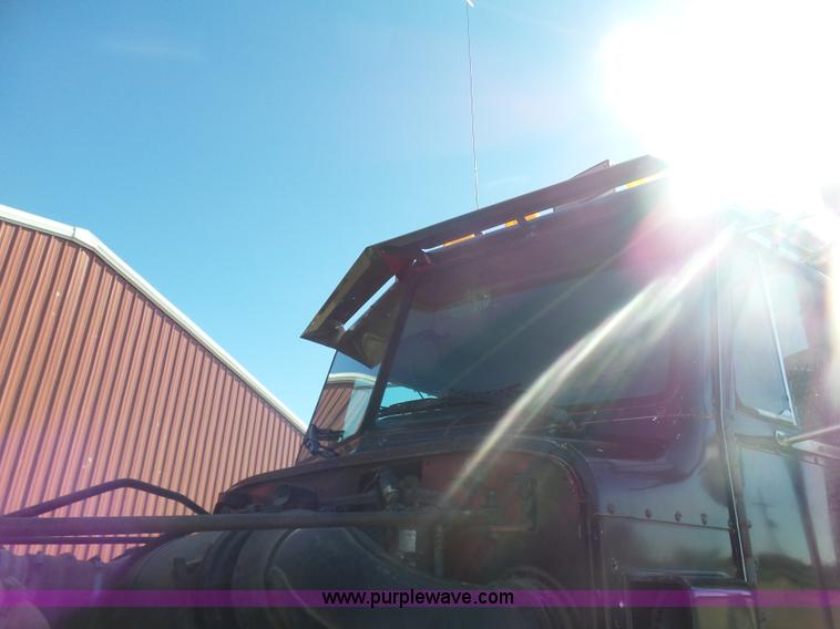 image for item L7482 1988 Peterbilt 377 grain truck