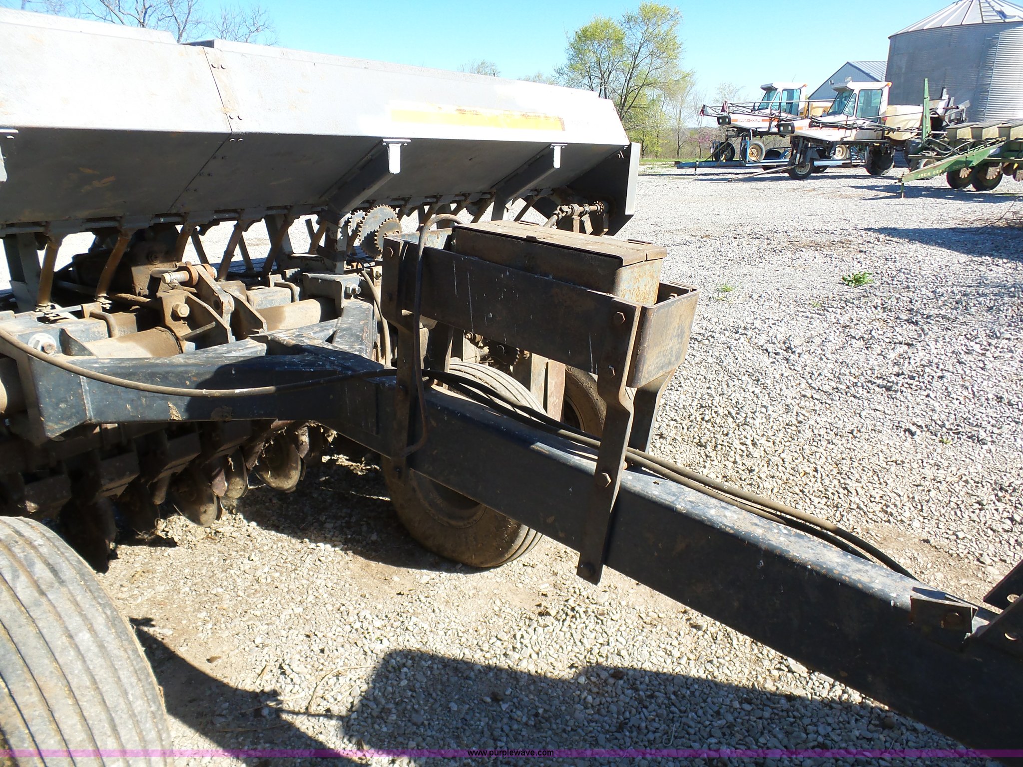 CrustBuster 3400 notill grain drill Item G3750 5112016