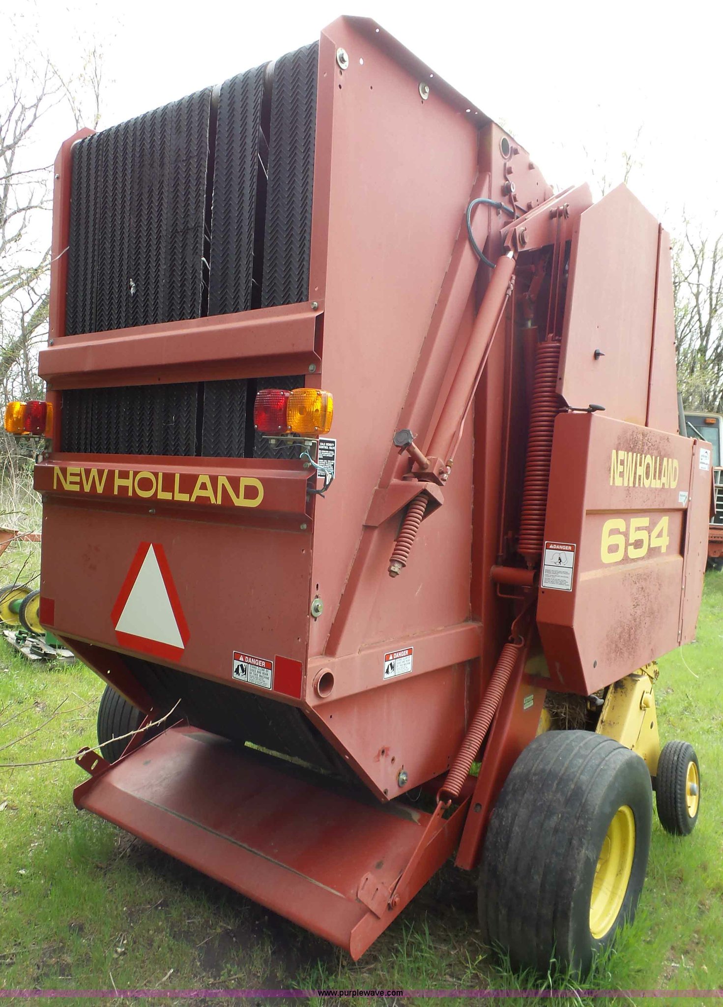 ... Holland 654 round baler Full size in new window ...