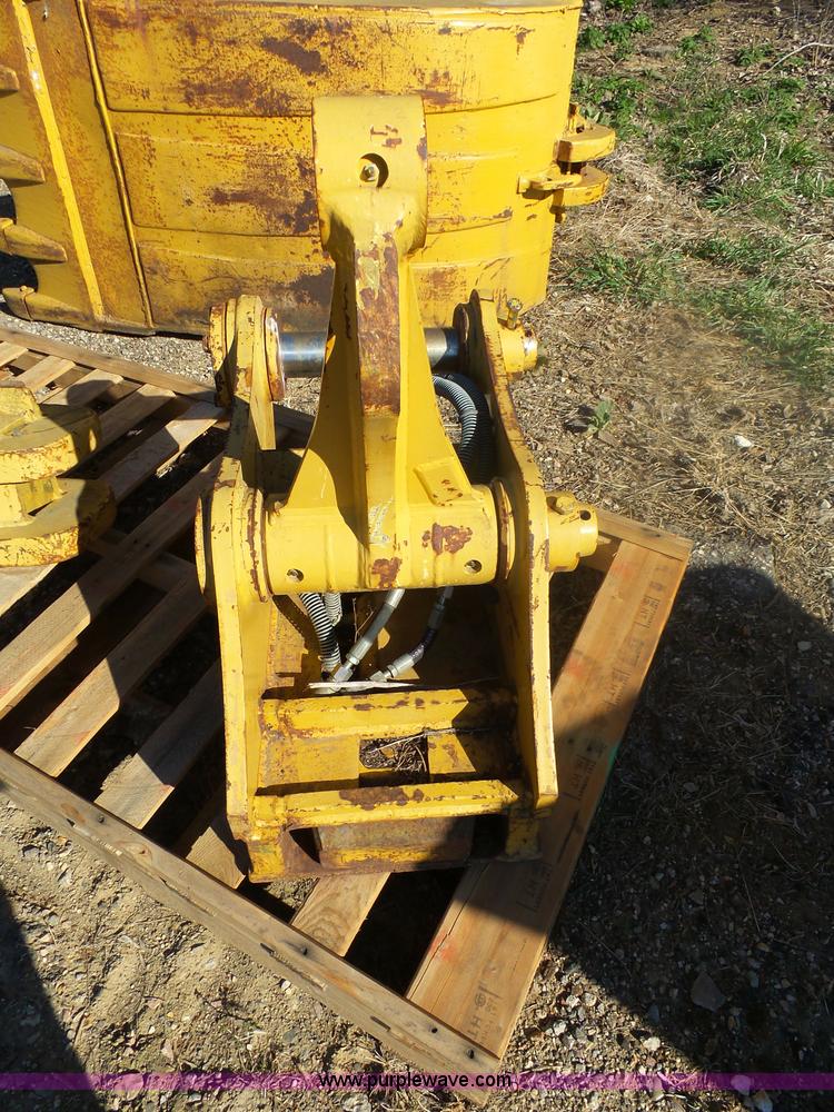 Excavator quick attach in Jefferson, SD Item AL9200 sold Purple Wave