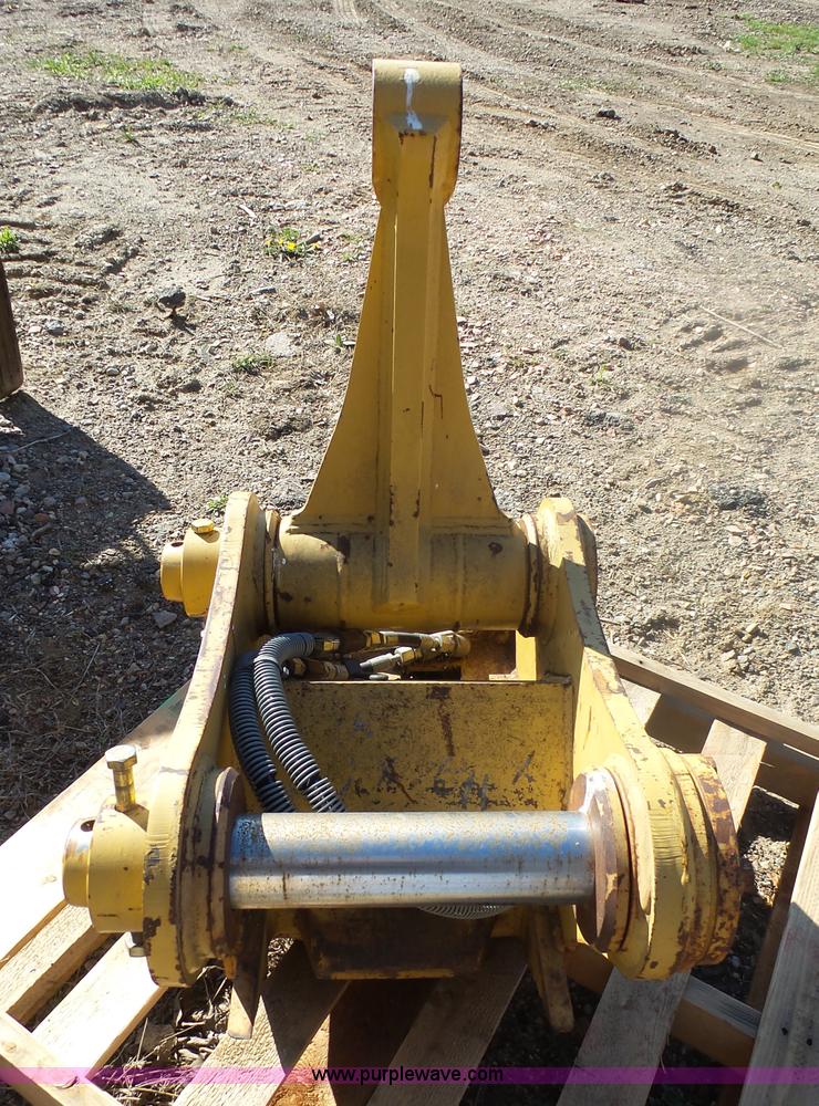 Excavator quick attach in Jefferson, SD Item AL9200 sold Purple Wave