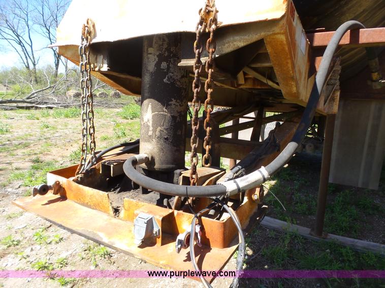 image for item BL9525 1986 Lufkin end dump trailer