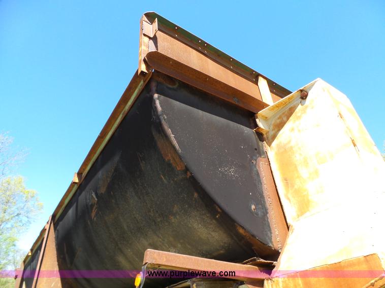 image for item BL9525 1986 Lufkin end dump trailer