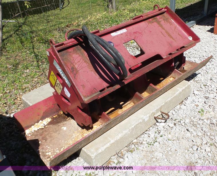 image for item BL9527 2007 Allied 1000 vibratory plate compactor