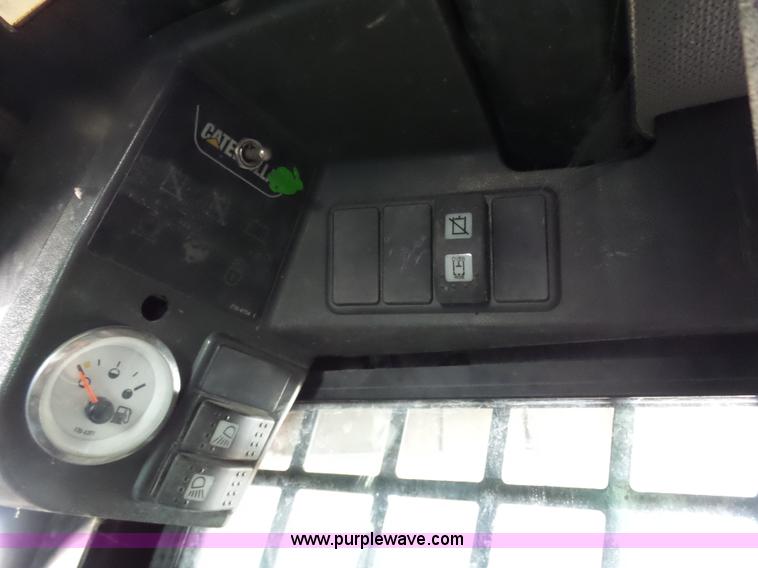 image for item BS9720 2004 Caterpillar 226B skid steer