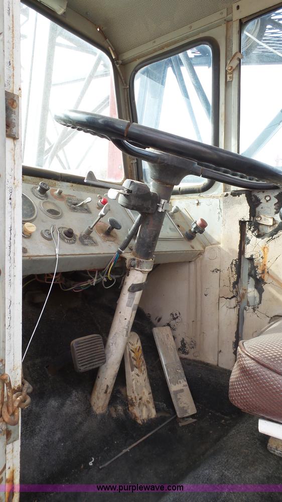 image for item BZ9084 Link Belt HC-108 crane