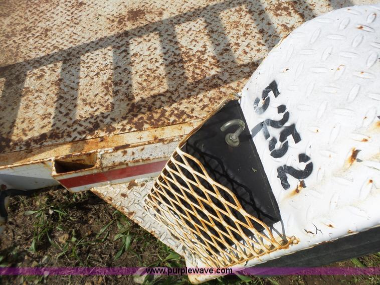 image for item BZ9536 1989 JFW F2748 equipment trailer