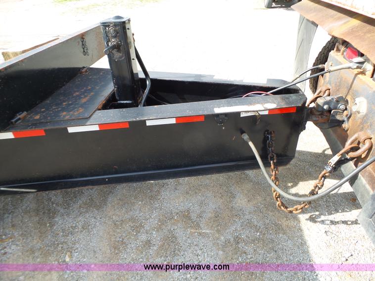 image for item BZ9537 2005 Towmaster T40 equipment trailer