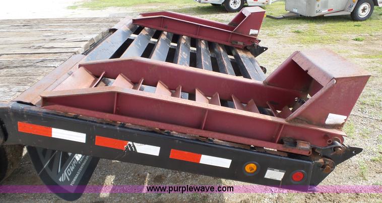 image for item BZ9537 2005 Towmaster T40 equipment trailer