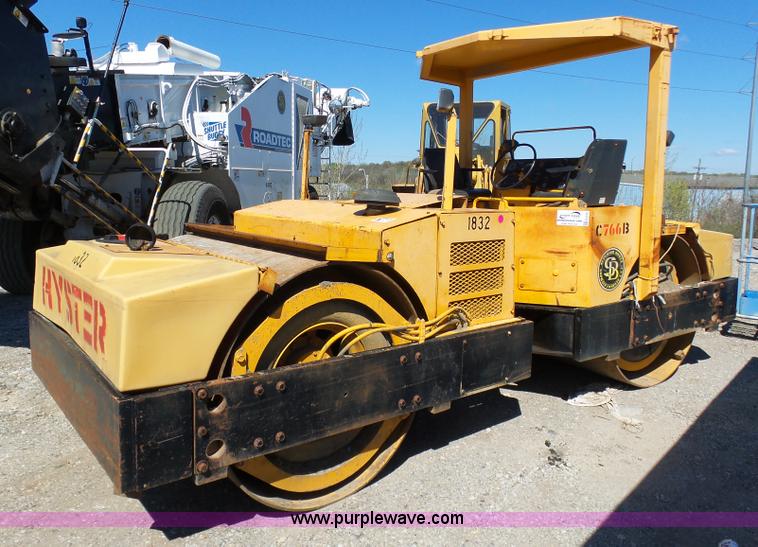 image for item G3752 Hyster C766B vibratory double drum roller