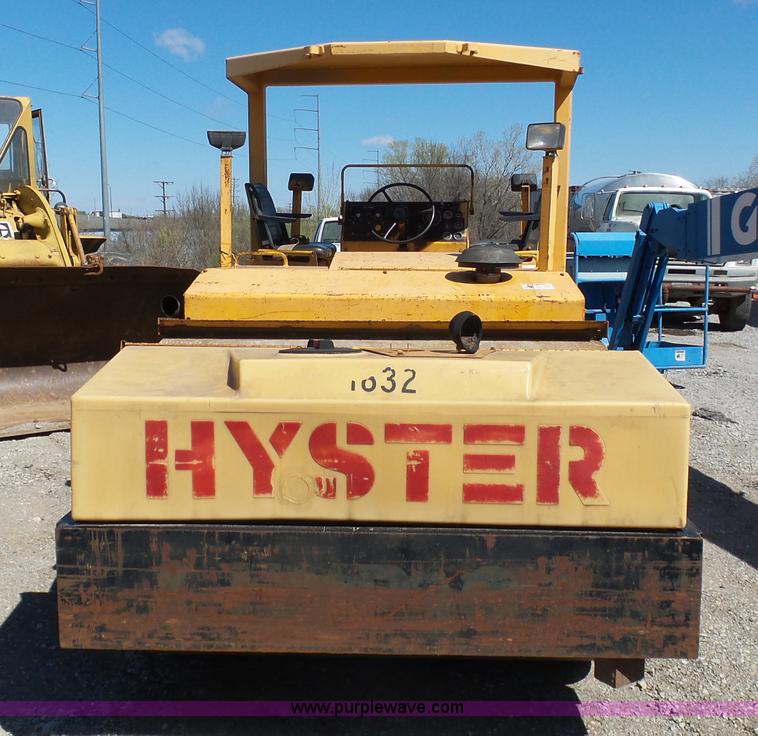 image for item G3752 Hyster C766B vibratory double drum roller