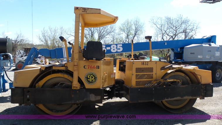 image for item G3752 Hyster C766B vibratory double drum roller