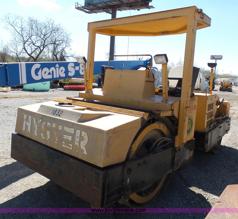 image for item G3752 Hyster C766B vibratory double drum roller